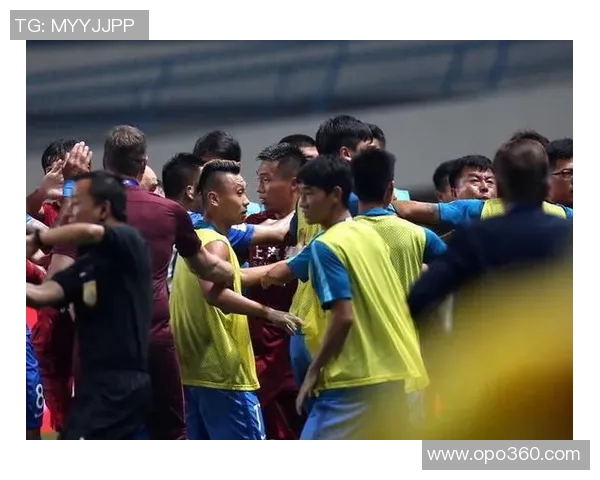 广州富力与上港激战正酣谁能在这场对决中笑到最后