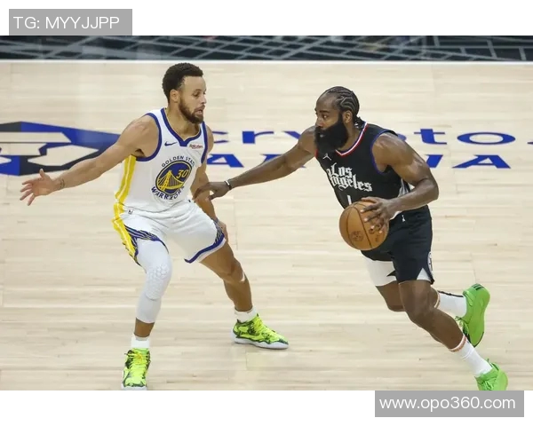 勇士与雷霆常规赛巅峰对决精彩回顾与赛季展望